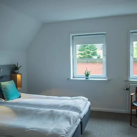 瑞博格酒店 3* 比隆